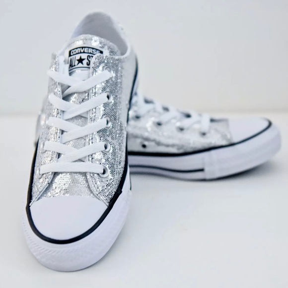 chuck taylor silver